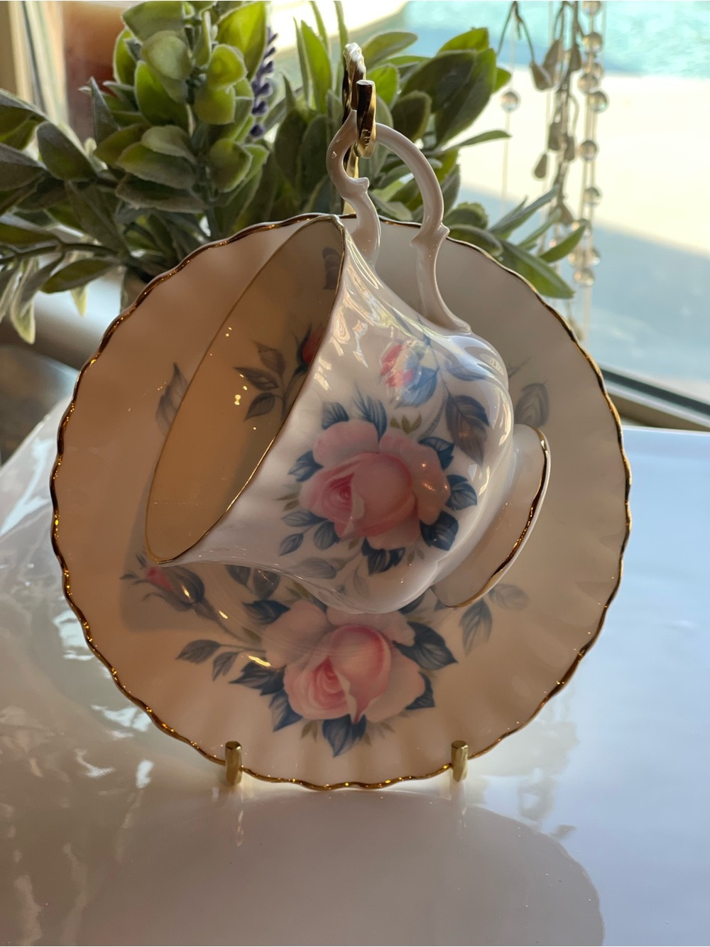 Royal Albert Pink Rose Bone China Teacup and Saucer Set with Gold Trim